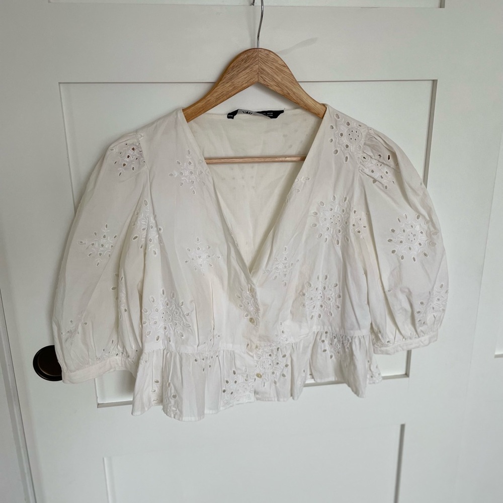 Zara White Eyelet V-Neck Puff Sleeve Blouse
